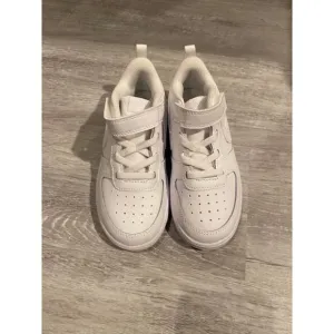 Nike Kids Boy's Court Borough Low Shoes Size 10C White