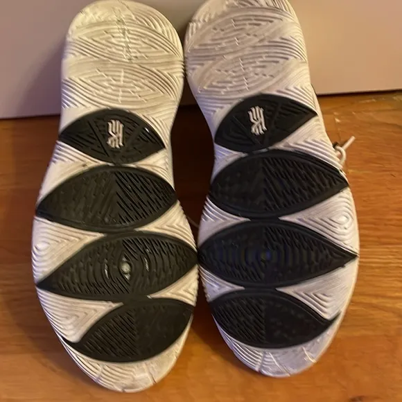 Nike Kyrie 5 TB White Black CN9519-100 men’s 8.5 basketball sneakers shoes Oreo