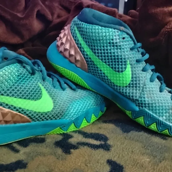 Nike Kyrie Basketball Shoes in Teal and Green