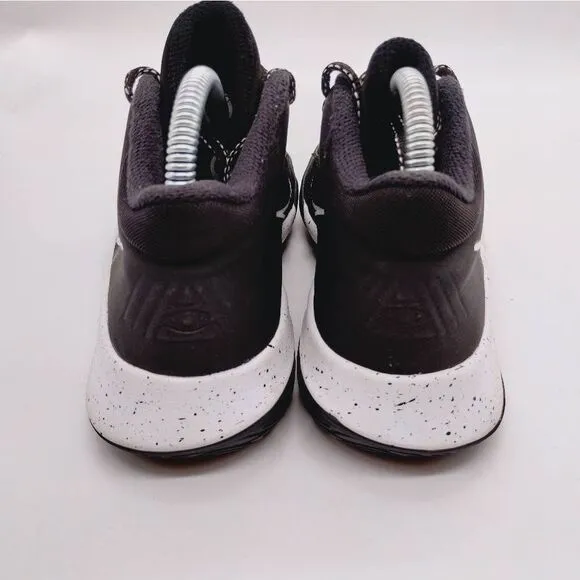 Nike Kyrie Flytrap Basketball Sneakers Youth Size 5Y Black White Womens Size 6.5