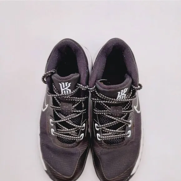 Nike Kyrie Flytrap Basketball Sneakers Youth Size 5Y Black White Womens Size 6.5
