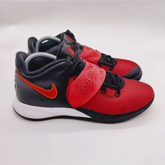 Nike Kyrie Flytrap III Bred Basketball Sneakers Mens Size 7.5 Black‎ Red Shoes
