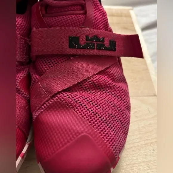 Nike Lebron James IX 9 Soldier Zoom Think Pink Breast Cancer Shoes Men Size 9.5