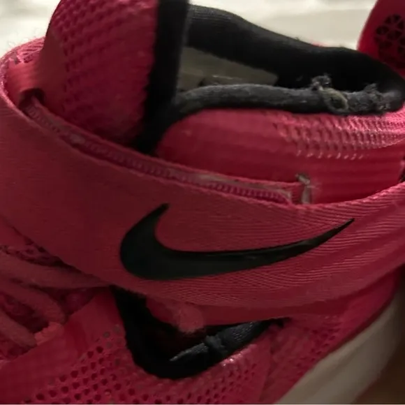 Nike Lebron James IX 9 Soldier Zoom Think Pink Breast Cancer Shoes Men Size 9.5