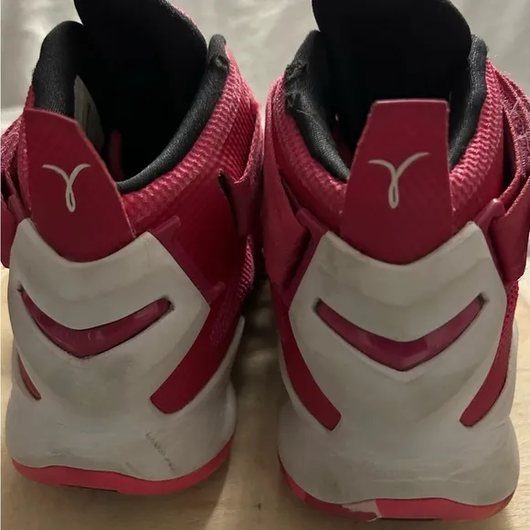 Nike Lebron James IX 9 Soldier Zoom Think Pink Breast Cancer Shoes Men Size 9.5