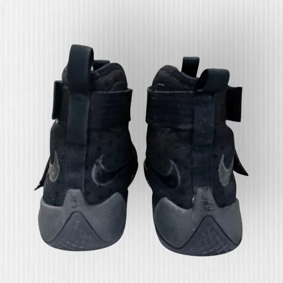 Nike Lebron James Soldier TenX Black Basketball Sneaker Size 7Y Women 8.5 844374