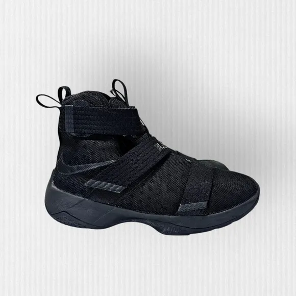 Nike Lebron James Soldier TenX Black Basketball Sneaker Size 7Y Women 8.5 844374