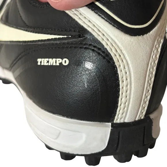 Nike Men's Black Tiempo Soccer Shoes - SIZE 8 - BLK/WHT - EXCELLENT CONDITION