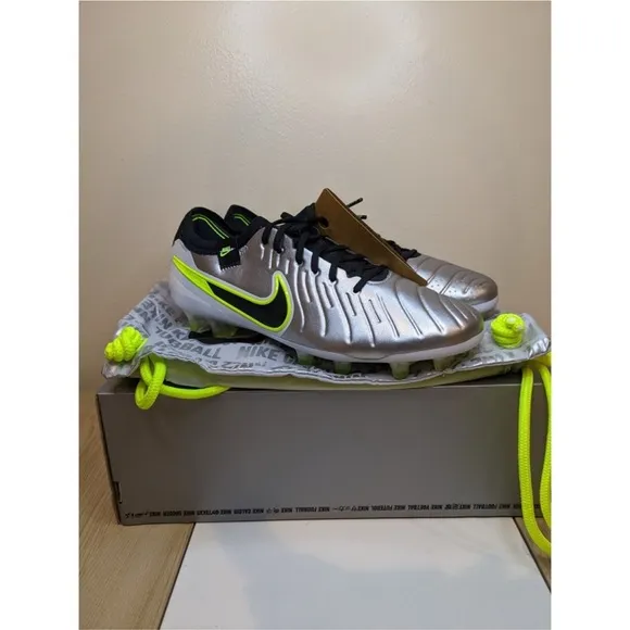 Nike Men's Silver and Black Soccer Cleats