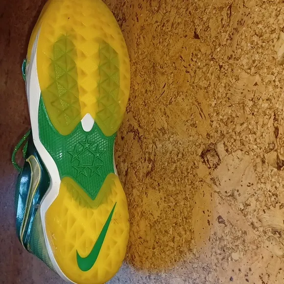 Nike Men's Size 10.5 Oregon Ducks Zoom Field 5 Star General Football Shoes