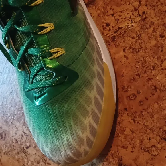 Nike Men's Size 10.5 Oregon Ducks Zoom Field 5 Star General Football Shoes