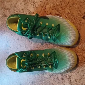 Nike Men's Size 10.5 Oregon Ducks Zoom Field 5 Star General Football Shoes