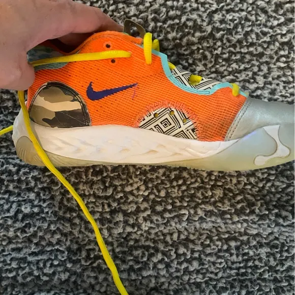 Nike Men’s size 8 DR8959-700 PG-6 Paul George shoes in very good condition, rare