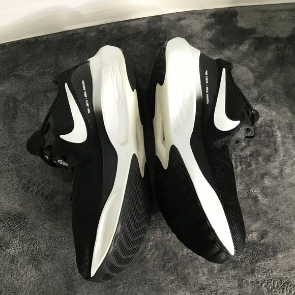Nike Men’s Zoom Fly 5 Road Running Lighter Shoe Size 9  DM8968-001 Durability