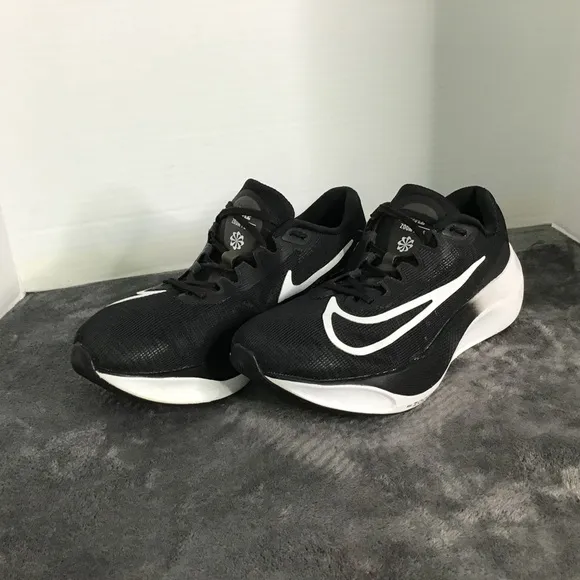 Nike Men’s Zoom Fly 5 Road Running Lighter Shoe Size 9  DM8968-001 Durability