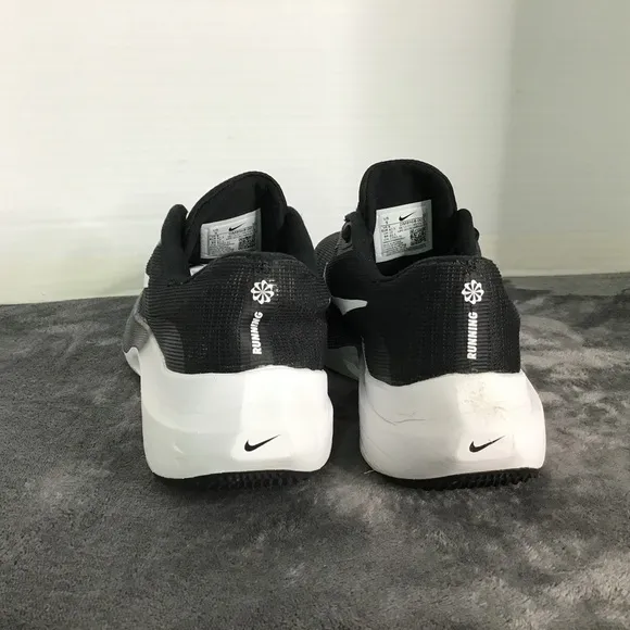 Nike Men’s Zoom Fly 5 Road Running Lighter Shoe Size 9  DM8968-001 Durability