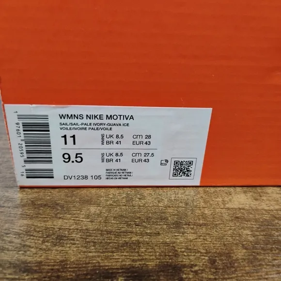 Nike Motiva Sail Black Gym Shoes DV1238 105 Women's Size 11