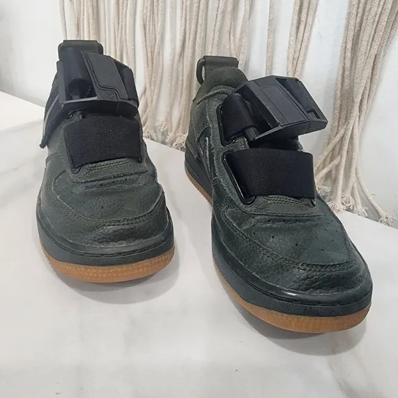 [NIKE] Nike AIR FORCE 1 UTILITY &quot; SEQUOIA &quot; BOYS size 4y- Olive leather