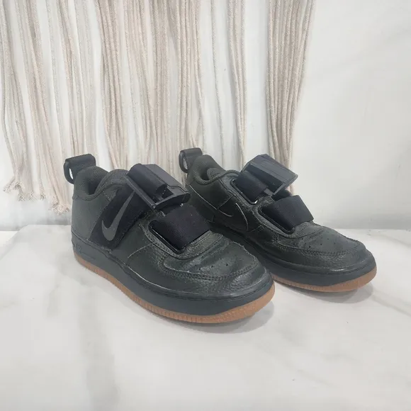 [NIKE] Nike AIR FORCE 1 UTILITY &quot; SEQUOIA &quot; BOYS size 4y- Olive leather