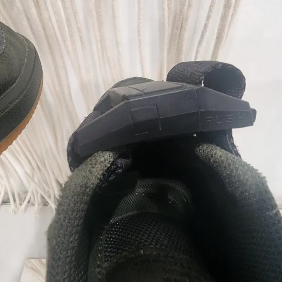 [NIKE] Nike AIR FORCE 1 UTILITY &quot; SEQUOIA &quot; BOYS size 4y- Olive leather