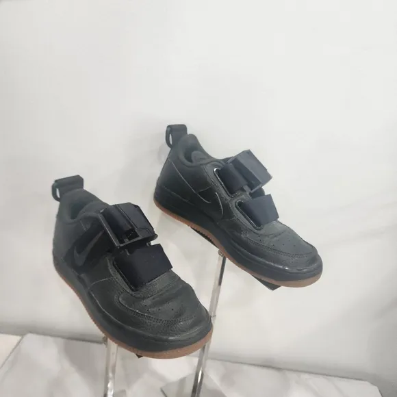 [NIKE] Nike AIR FORCE 1 UTILITY &quot; SEQUOIA &quot; BOYS size 4y- Olive leather
