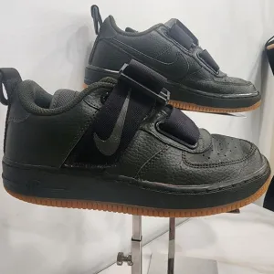 [NIKE] Nike AIR FORCE 1 UTILITY &quot; SEQUOIA &quot; BOYS size 4y- Olive leather