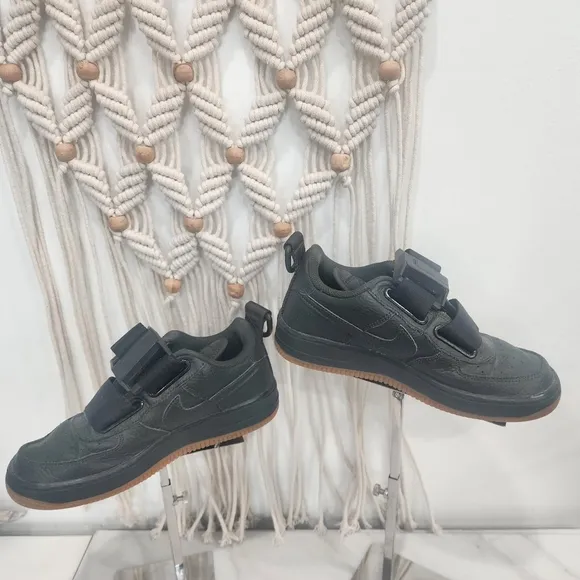 [NIKE] Nike AIR FORCE 1 UTILITY &quot; SEQUOIA &quot; BOYS size 4y- Olive leather
