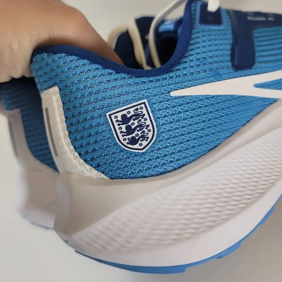 Nike Pegasus 40 England Blue Shoes 3 Lions Soccer FN0017-400 Men's Size 7-13
