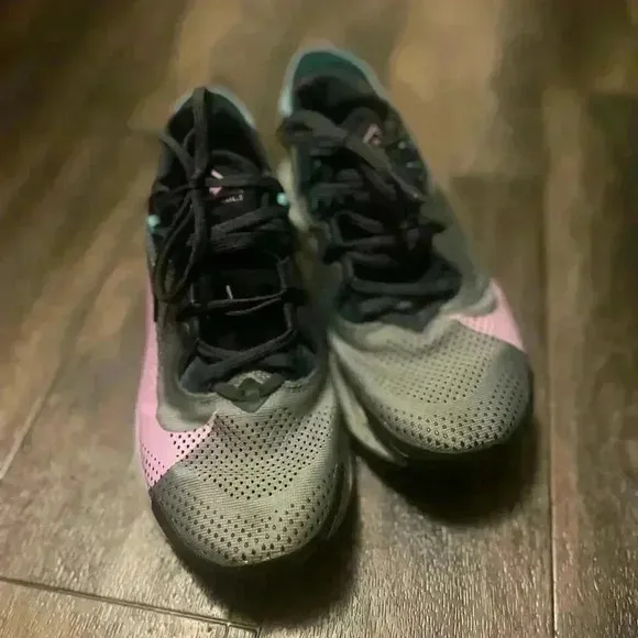 Nike Pegasus trail 2 seaweed/ beyond pink size 8