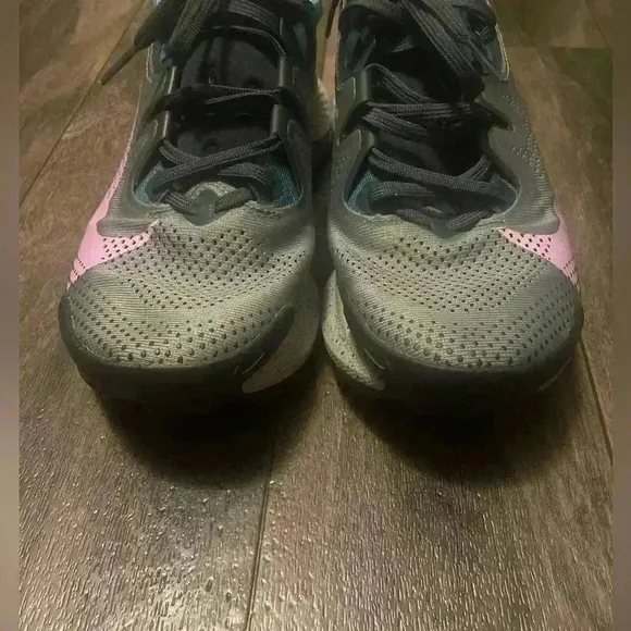 Nike Pegasus trail 2 seaweed/ beyond pink size 8