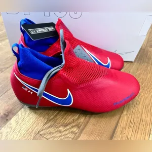Nike Phantom Vision soccer cleats, 6Y