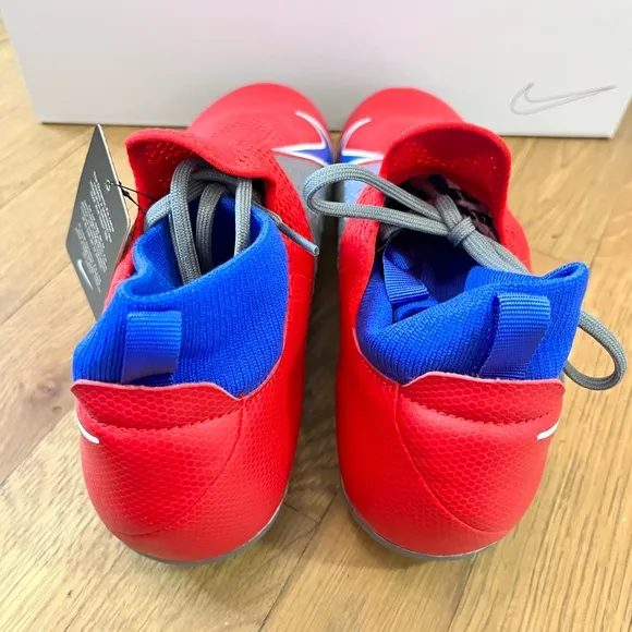 Nike Phantom Vision soccer cleats, 6Y