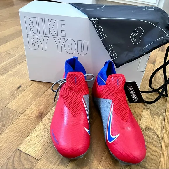 Nike Phantom Vision soccer cleats, 6Y