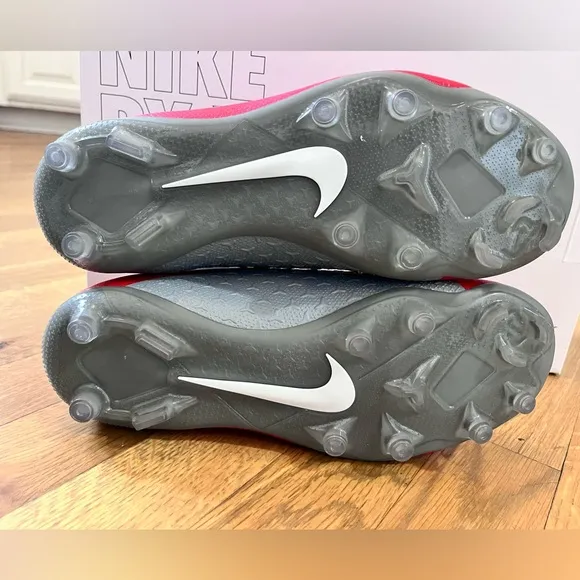 Nike Phantom Vision soccer cleats, 6Y