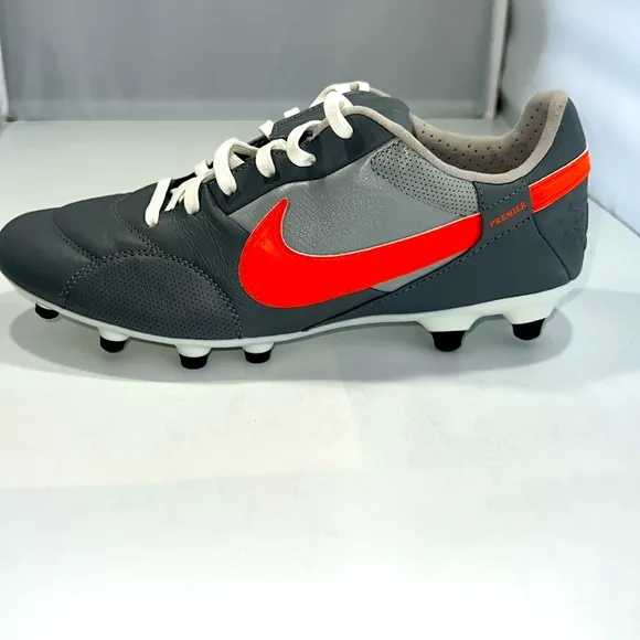 NIKE PREMIER GRAY/ORANGE LEATHER SOCCER CLEATS Kids Sz 7 athletic shoes. No Box
