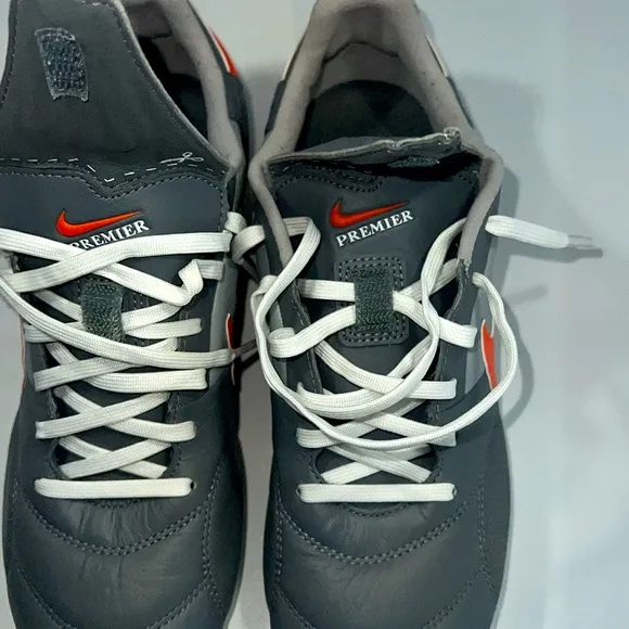 NIKE PREMIER GRAY/ORANGE LEATHER SOCCER CLEATS Kids Sz 7 athletic shoes. No Box