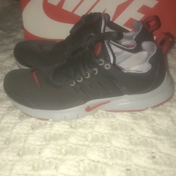 Nike Presto GS grey red youth sz 6 y sneakers