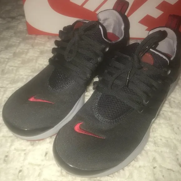 Nike Presto GS grey red youth sz 6 y sneakers