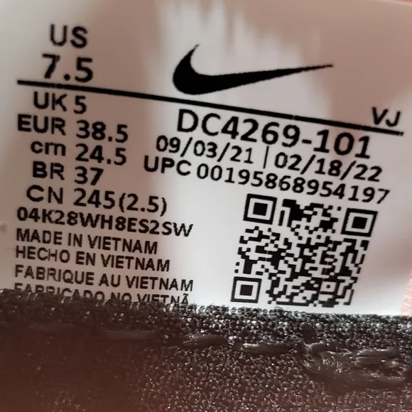 Nike React Escape Run FlyKnit Pink Oxford Volt DC4269-101 Running Shoes size 7.5
