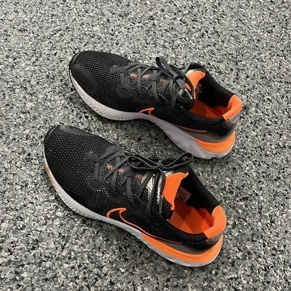 Nike‎ renew black and orange gym shoes men’s size 8