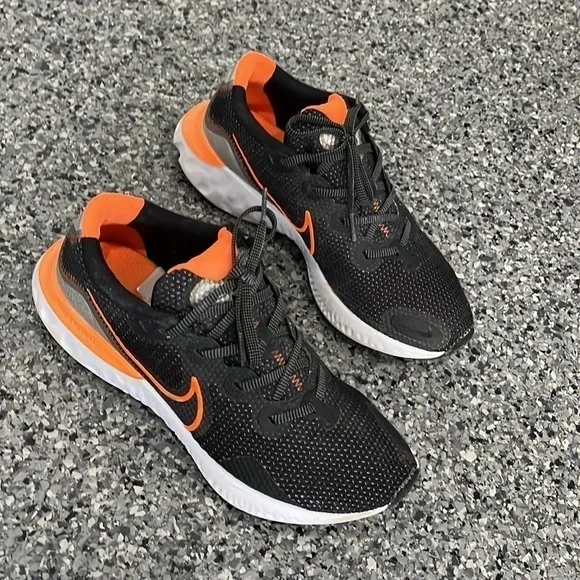 Nike‎ renew black and orange gym shoes men’s size 8