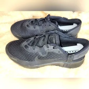 Nike Revolution 6 Next Nature Road Running Shoe sz 7Y, Black. NWOT