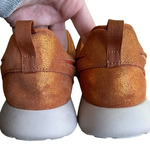 Nike Roshe One Premium Lace Up Athletic Shoes Metallic Tawny Bronze Orange- 7.5