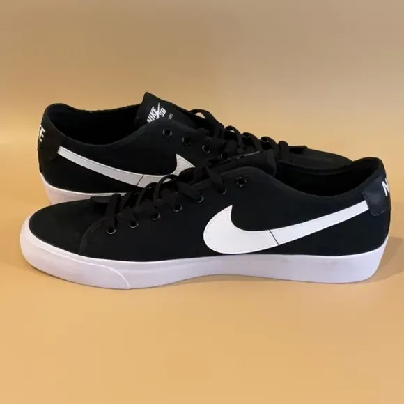 Nike SB BLZR Court Skateboarding Shoes Size 11 Blazer CV1658-002