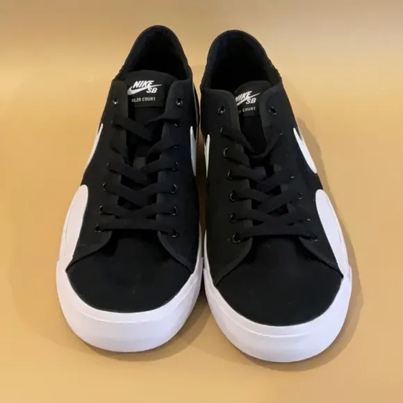 Nike SB BLZR Court Skateboarding Shoes Size 11 Blazer CV1658-002
