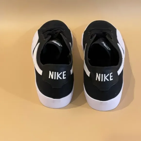 Nike SB BLZR Court Skateboarding Shoes Size 11 Blazer CV1658-002