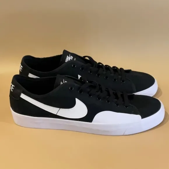 Nike SB BLZR Court Skateboarding Shoes Size 11 Blazer CV1658-002