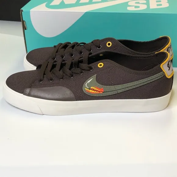 Nike SB Men Size 8.5 DVDL Brown Skater Sneakers
