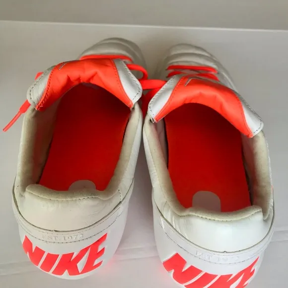 NIKE, SOCCER SHOES.
