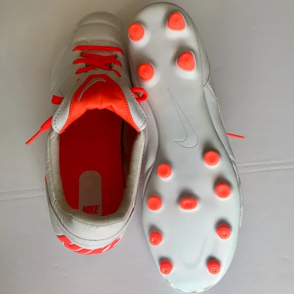 NIKE, SOCCER SHOES.